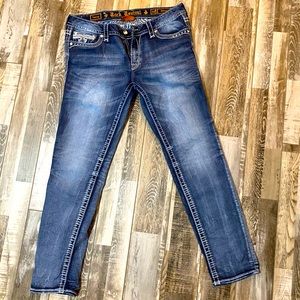 ROCK REVIVAL SKINNY JEANS!!
